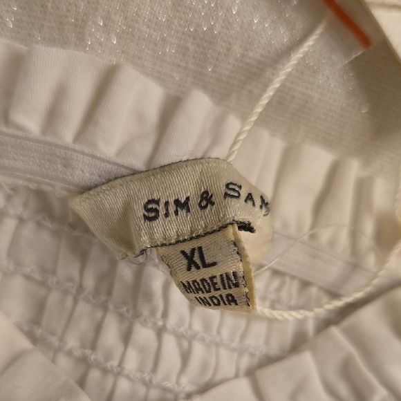 Elegant White Lace Peplum Blouse - Picture 6 of 13